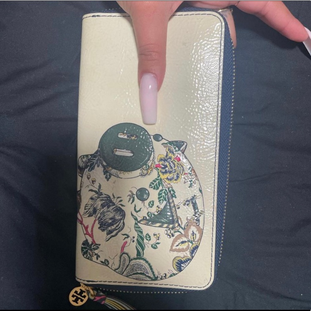 Tory burch wallet